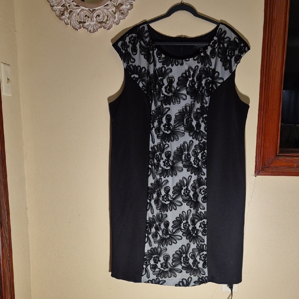 Connected Apparel Black and White Dress